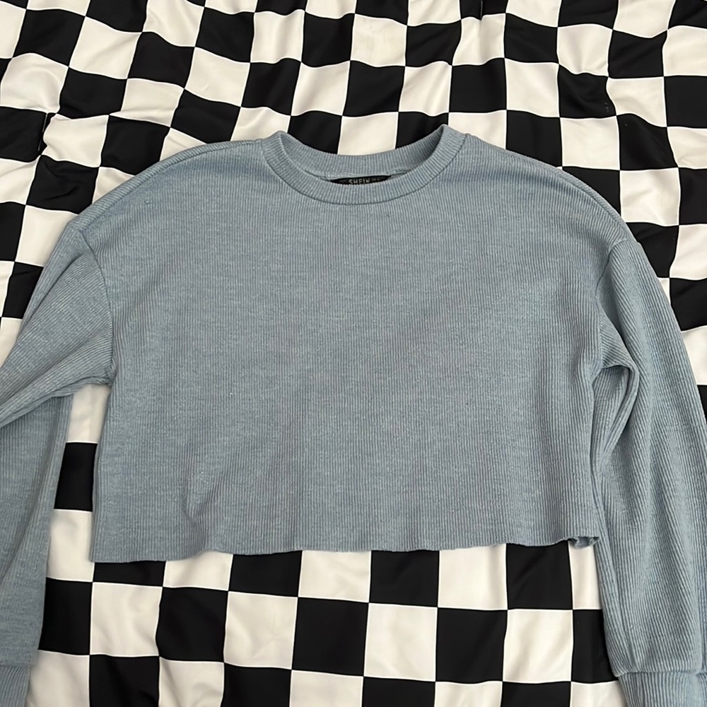 This is a crop top sweatshirt I got off of SHEIN it’s a size small